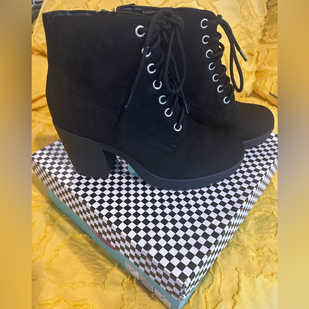 Soda Black Ankle Boots size 8